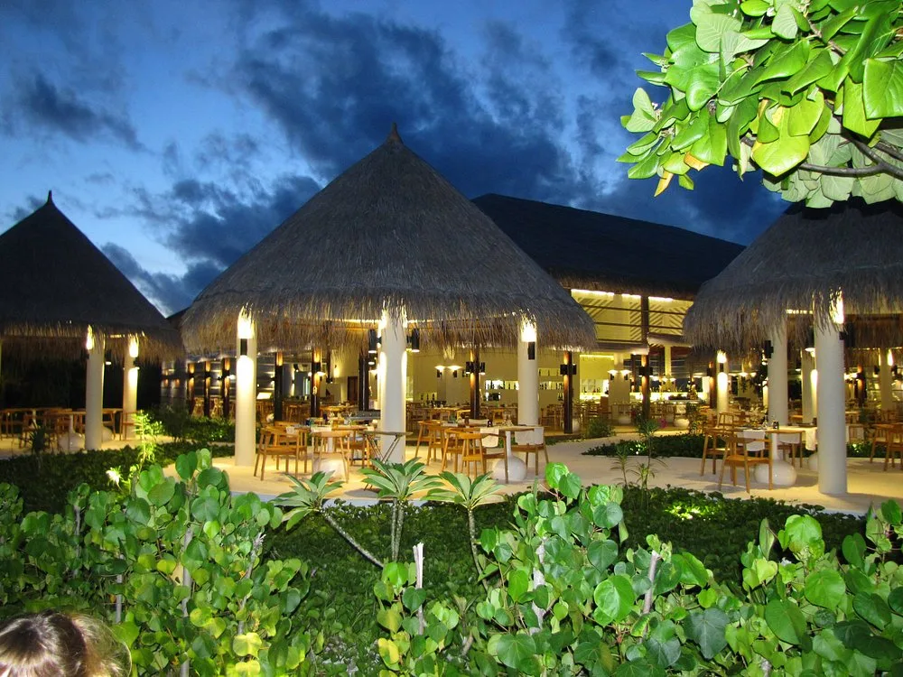COCOON MALDIVES: Ресторан 10